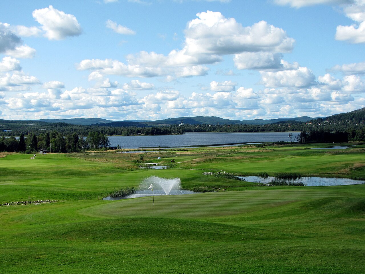 Golf scenery at Veckefjärdens GC.