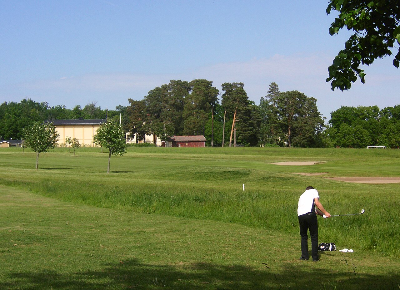 Golfmiljö vid Kungl. Drottningholms GK, fotograferad 2007.