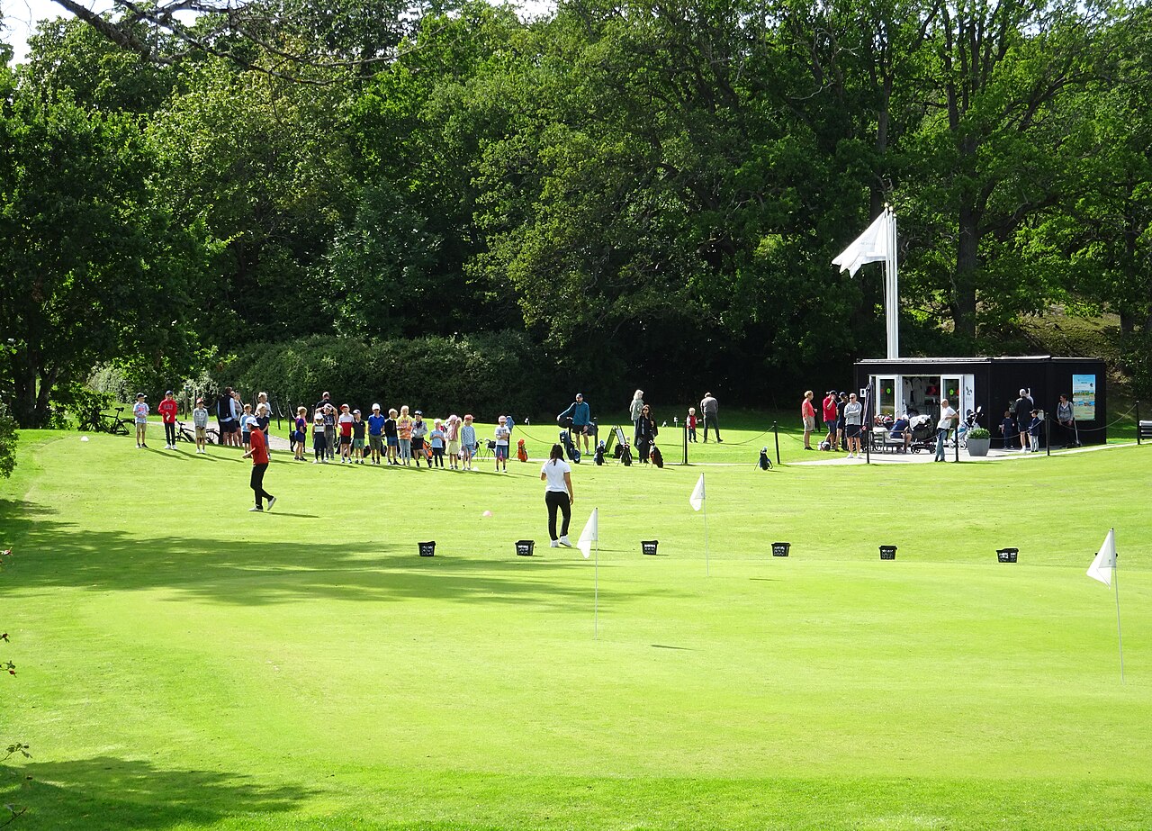 Platsmiljö vid Ekholmsnäs Golf Lidingö.