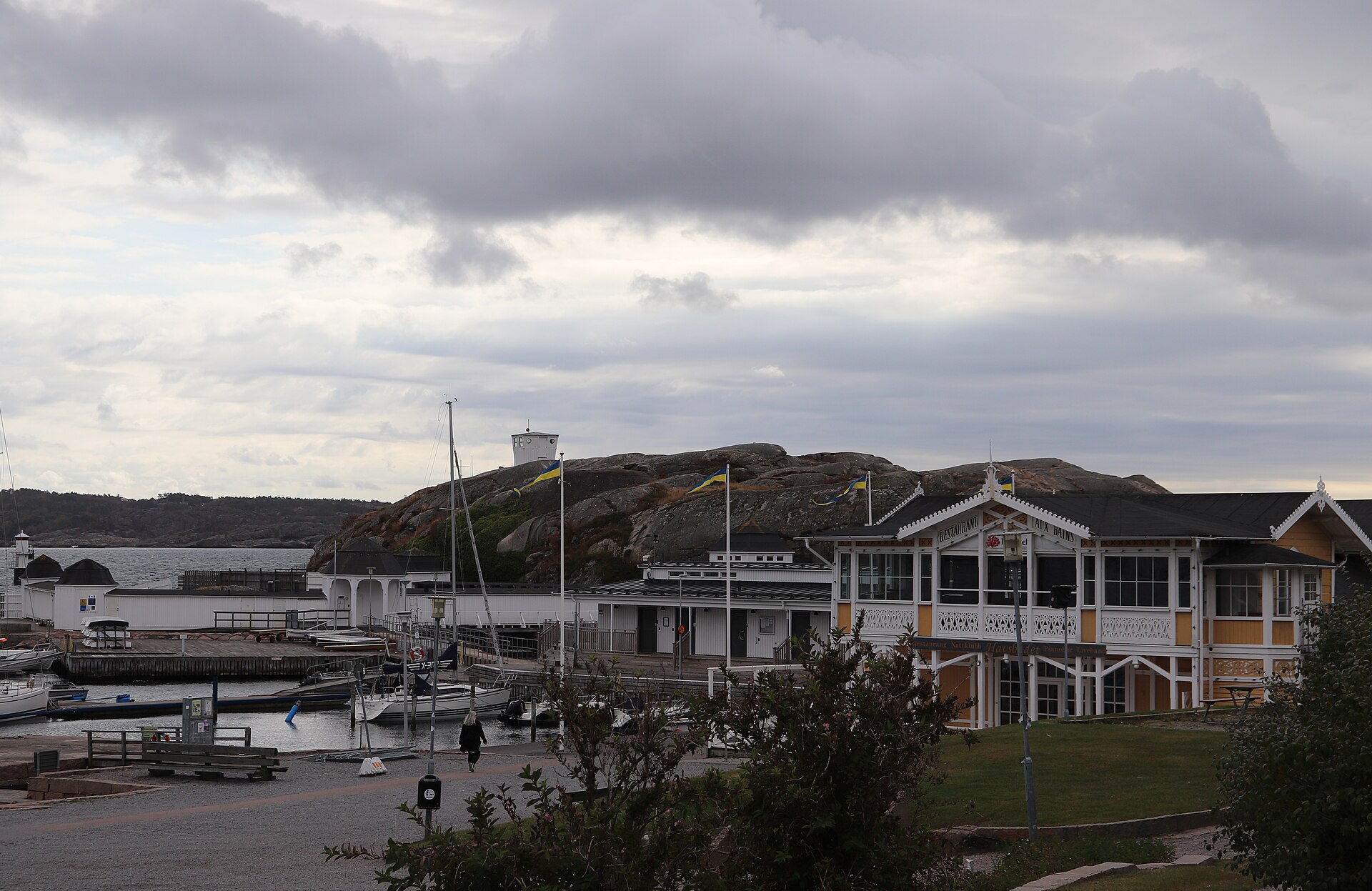 Släggö och strandmiljön i Lysekil, fotograferade från land.